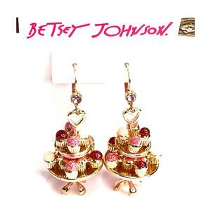 Betsey Johnson EARRINGS Dangle Drop Cupcake Wedding Tiered Cake Plate Gold Pink